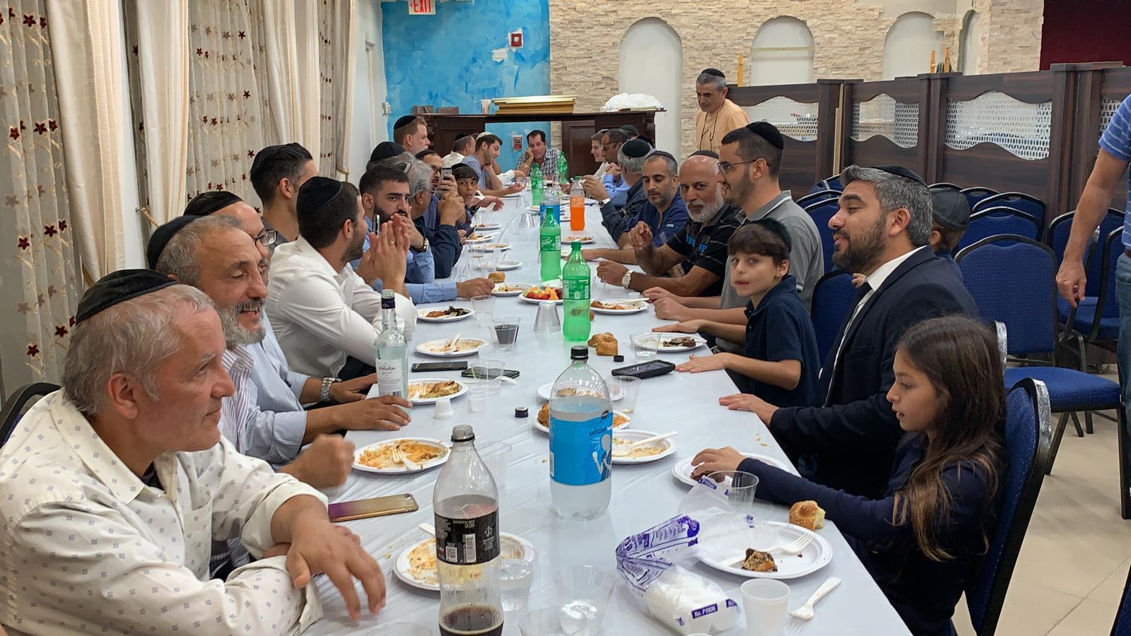 Around the table — kehillah seudah